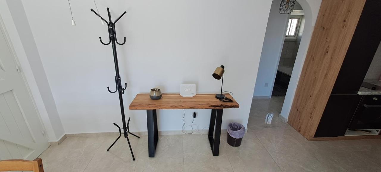 Luxury Apartment In Light House Beach 파포스 외부 사진